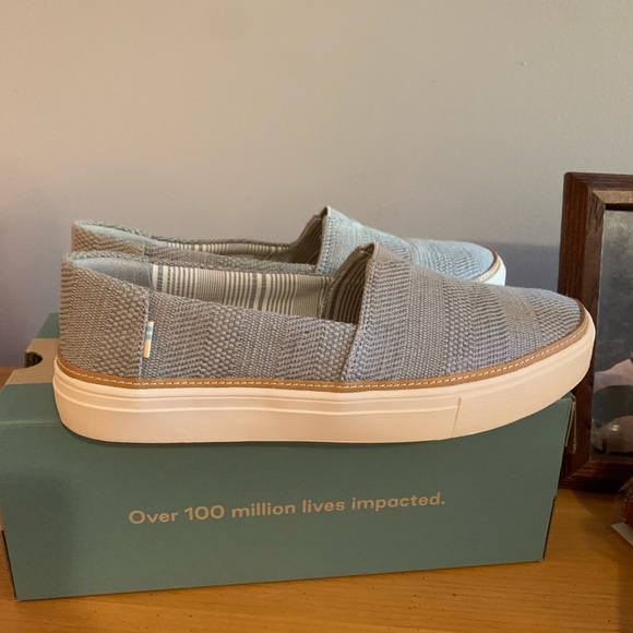 Brand new Women’s Toms Slip on Sneakers size 9.5 - Picture 7 of 7